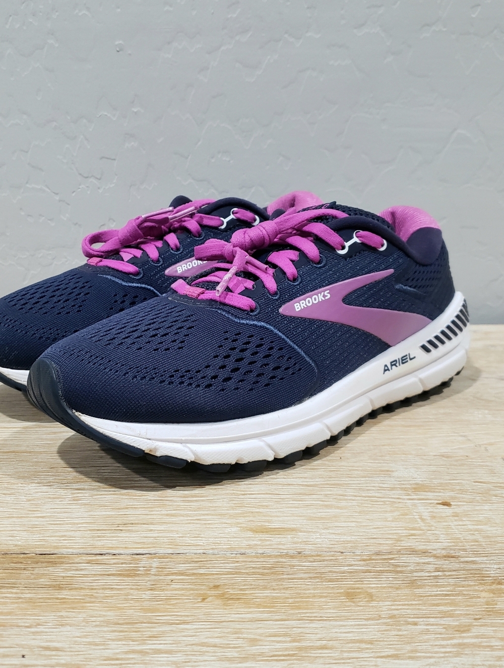 BROOKS Women's Ariel 20 GuideRails Running Shoes (8.5M) Peacoat/Vivid Viola